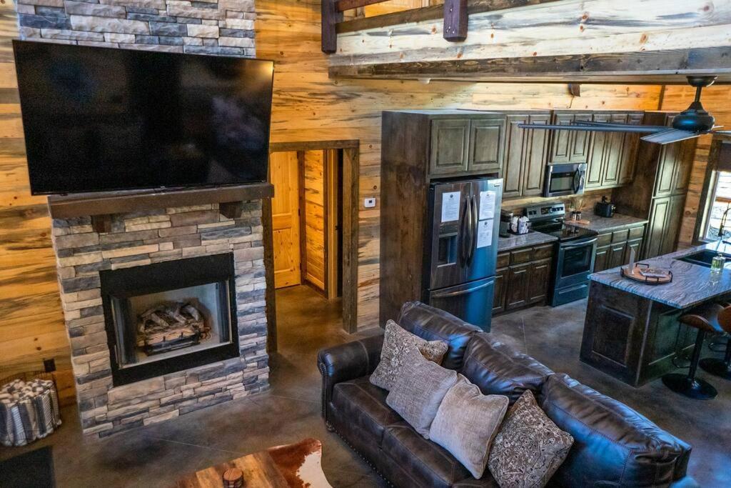 The Big Tex Luxury Cabin Is Epic Broken Bow Kültér fotó