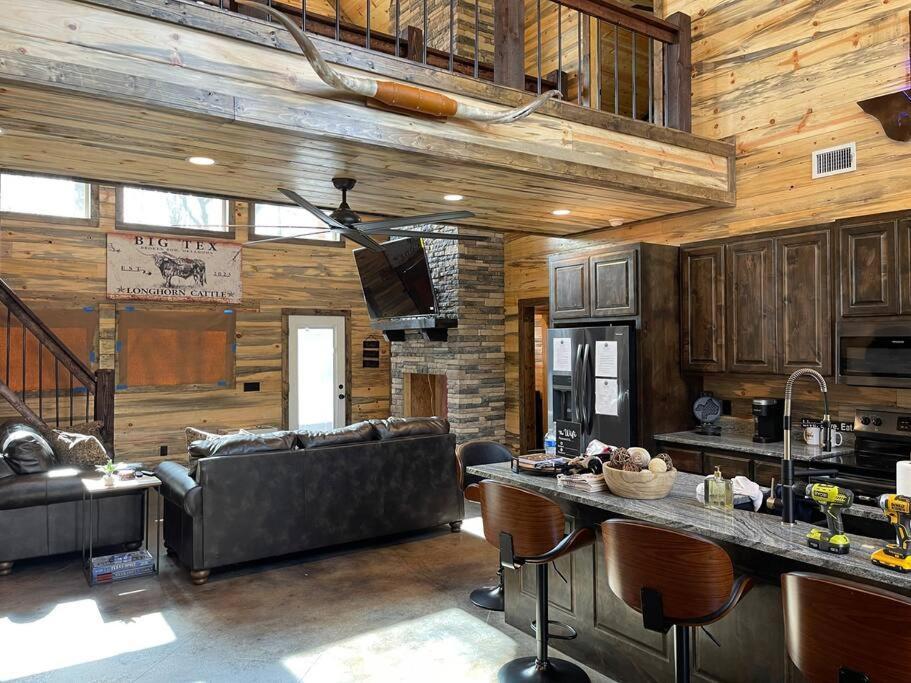 The Big Tex Luxury Cabin Is Epic Broken Bow Kültér fotó