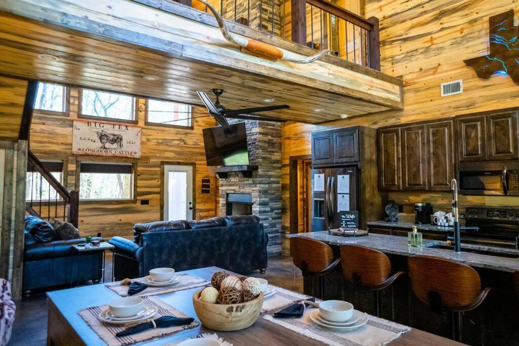 The Big Tex Luxury Cabin Is Epic Broken Bow Kültér fotó